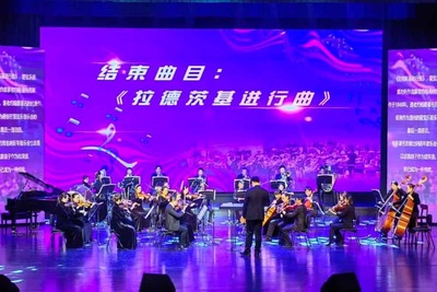2023高雅藝術(shù)進(jìn)校園 | 青島演藝集團(tuán)歌舞劇院“指揮帶您聊交響”專場(chǎng)音樂會(huì)奏響膠州